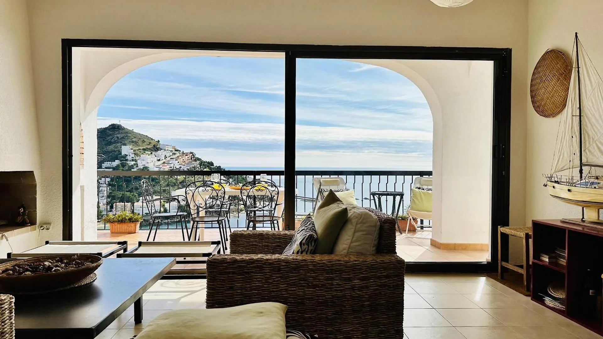 Apartment 3176 Jeroni Pau 39 2º Izq., Fantastico Apartamento Con Vistas Inmejorables Al Mar, Cerca Del Camino De Ronda. - Es-258-11 Roses