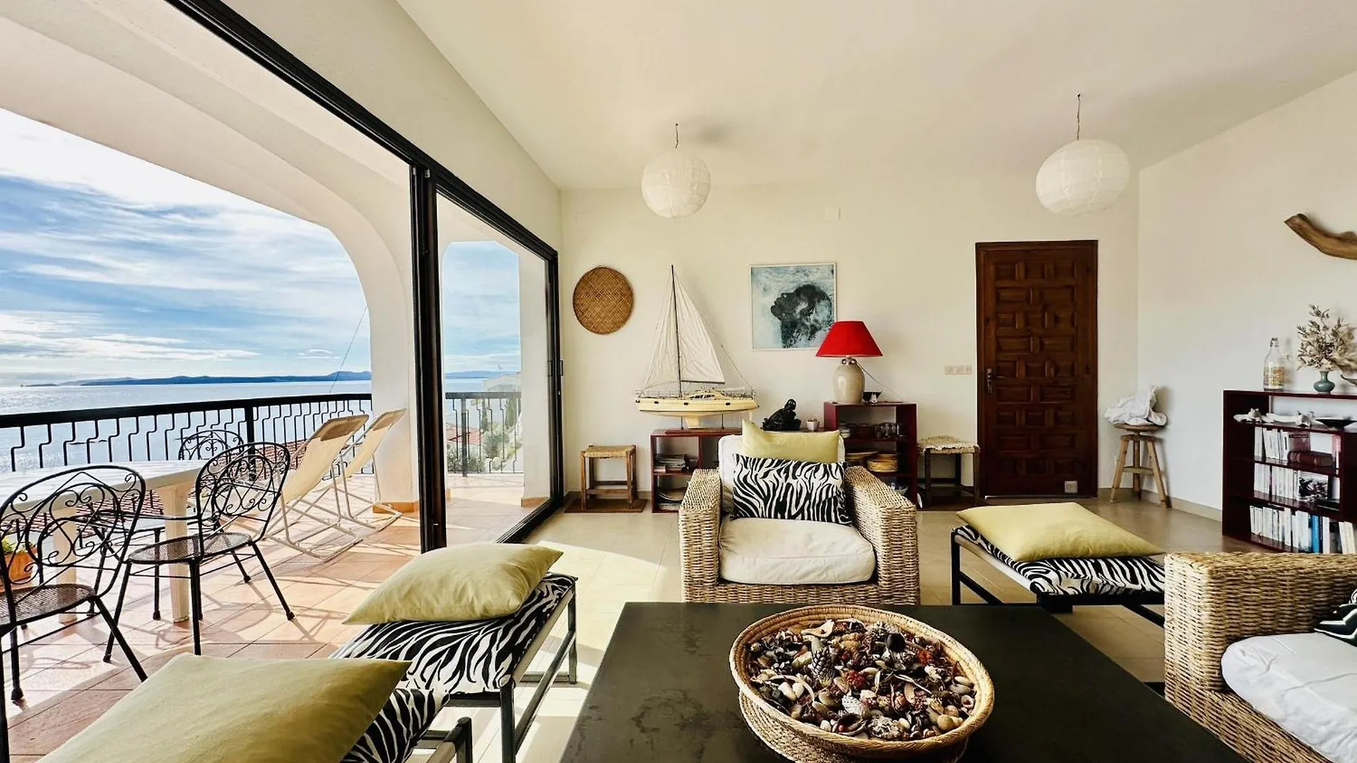 Apartment 3176 Jeroni Pau 39 2º Izq., Fantastico Apartamento Con Vistas Inmejorables Al Mar, Cerca Del Camino De Ronda. - Es-258-11 Roses