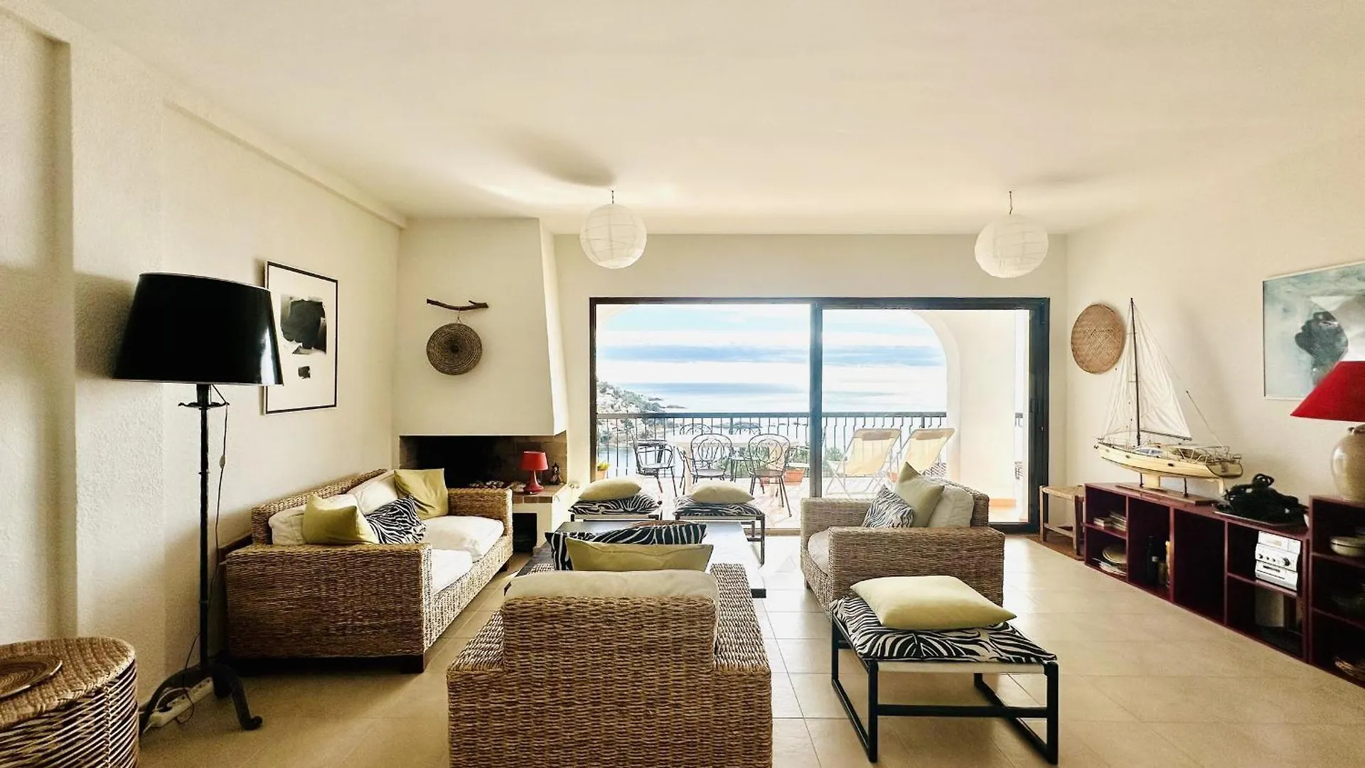 3176 Jeroni Pau 39 2º Izq., Fantastico Apartamento Con Vistas Inmejorables Al Mar, Cerca Del Camino De Ronda. - Es-258-11 Roses
